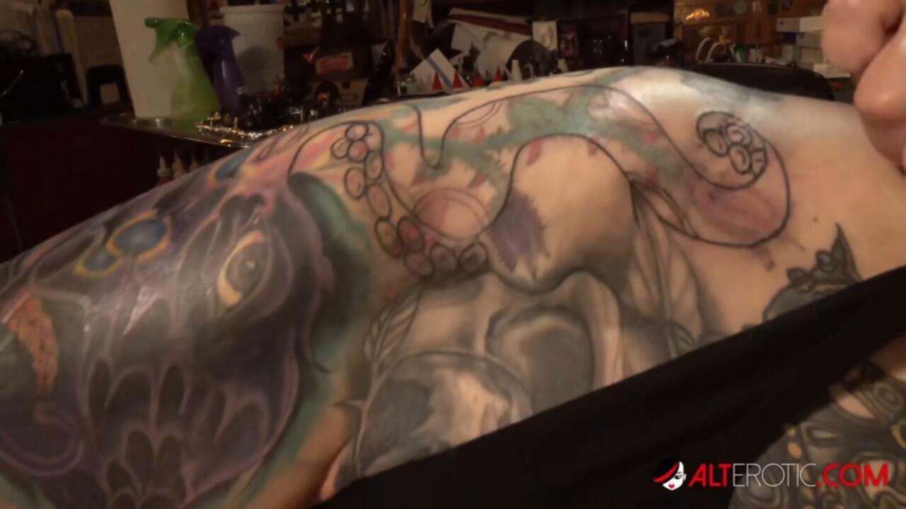 AltErotic 20 10 09 Marie Bossette Gets A Tattoo And Endures It XXX 720p HEVC x265 PRT XvX