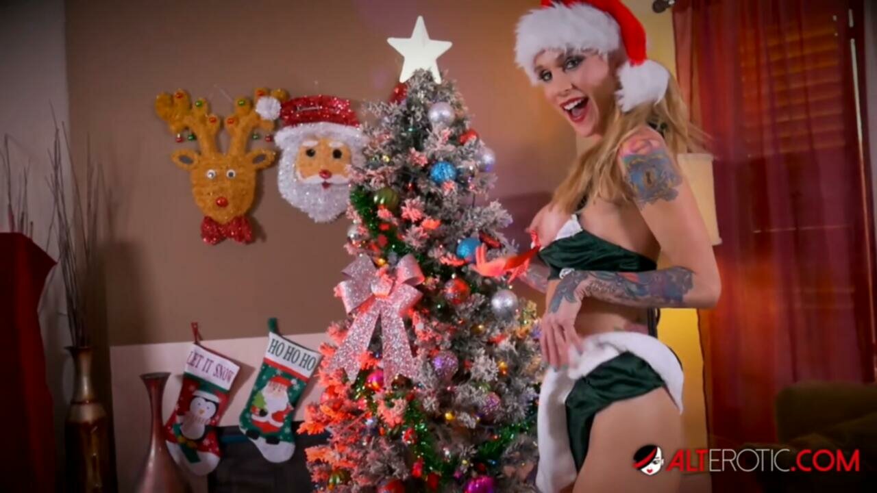 AltErotic 20 12 22 Sarah Jessie Xmas Masturbation XXX 720p HEVC x265 PRT XvX